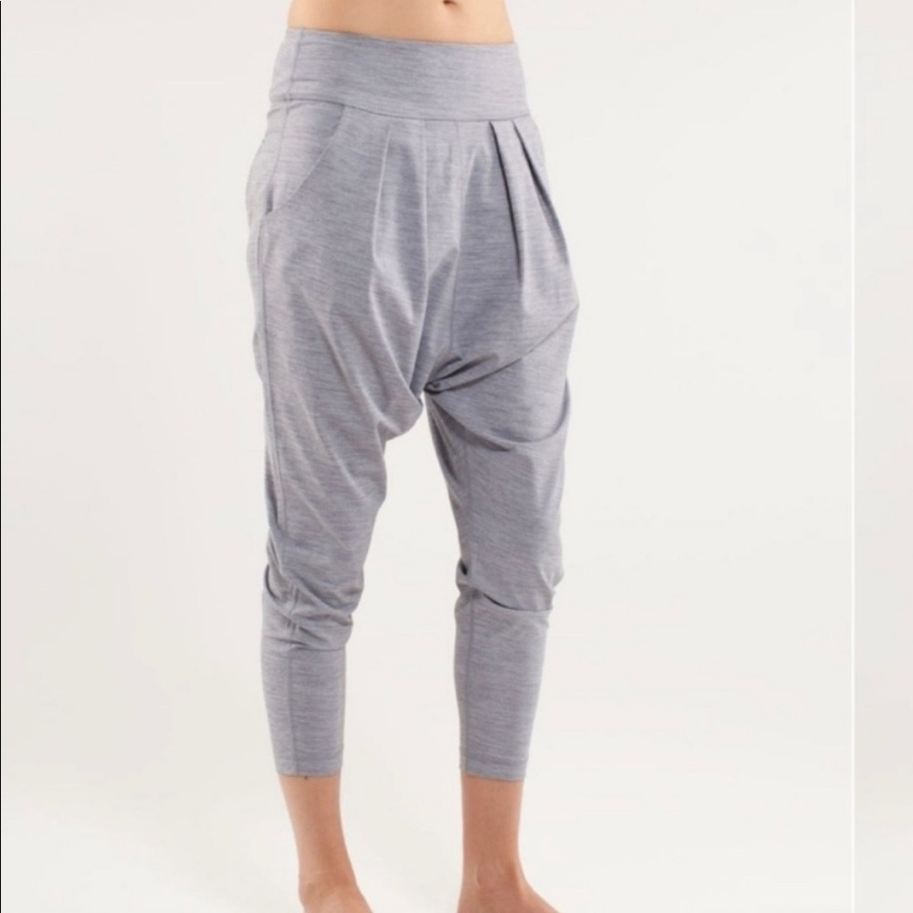 Lululemon Happy Hatha Harem Crops, Size 6